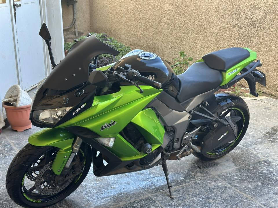 كاوسكي ٢٠١٧ حجم ١٠٠٠ مكفوله من كلشي على وضع الشركه رقم ميسان انكليزي الجديد وهزه جديده مداور ثاني يوم وياها خوذه اصليه  وسويجات الاحتياط جدد ميسان العماره 
*********** السعر ٦٥ ورقه وبيها مجال حك الجيه
