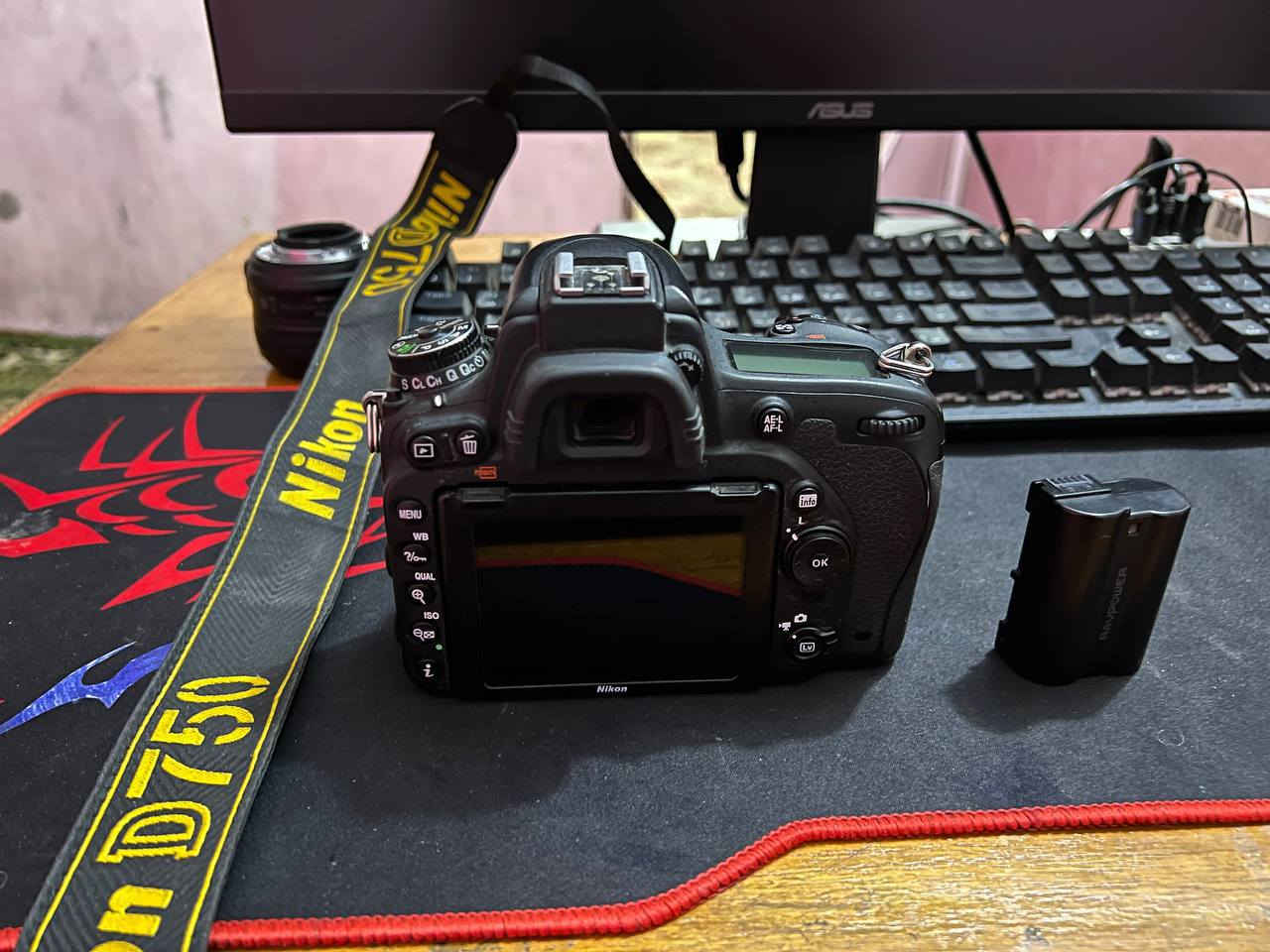 للبيع كاميرا نيكون D750  فول فريم نظافه 90٪ 
مكفوله من اي شيء 

مكاني... واسط.. قضاءالحي 
***********
