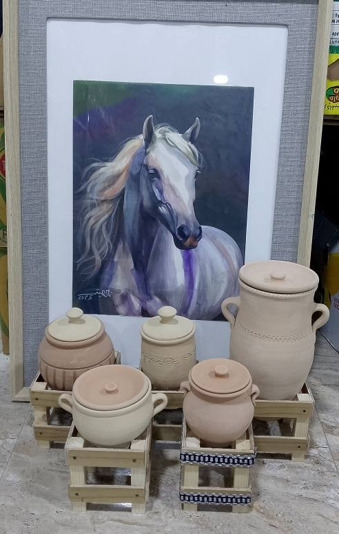 يوجد لدينا كافة الفخاريات والتراث القديم عنوان المحل هيت شارع سعيد الجباوي و شارع المصرف يوجد لدينا توصيل داخل هيت 1000 رقم الهاتف ***********
