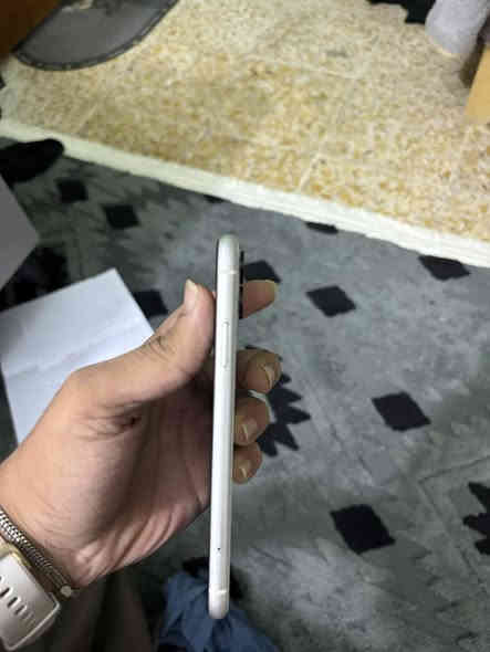 يفون 11عادي ابيضّ ذاكره 64
بطاريه 85
الجهاز نضيف 
ما عده هاي الخدوش الي بلشاشه مثل ما موضح بلصوره
بغداد الأمين الثانيه سكينه
***********
