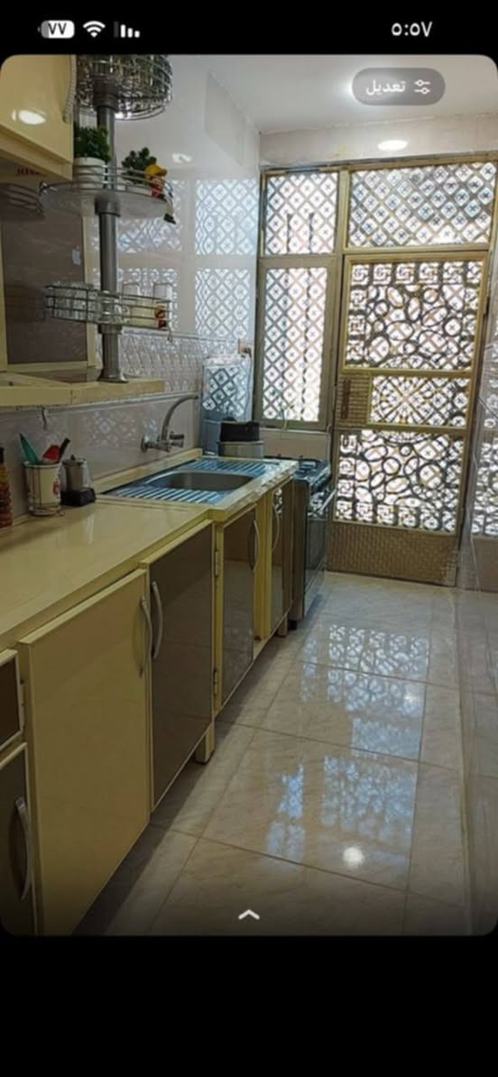 السلام عليكم بيت للبيع مساحه ١٠٠متر واجه ٦متر منطقه المراسمه ثاني بيت عن شارع مقابل صالون الراقيه لسعر ٨٥وبي مجال بسيط الاتصال ***********رامي رامي الفراجي للعقار
