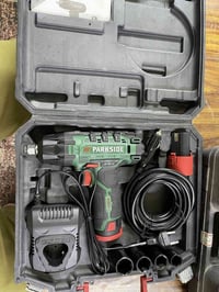 دريل • ١٢ فولت • بطارية تحتاج تبديل