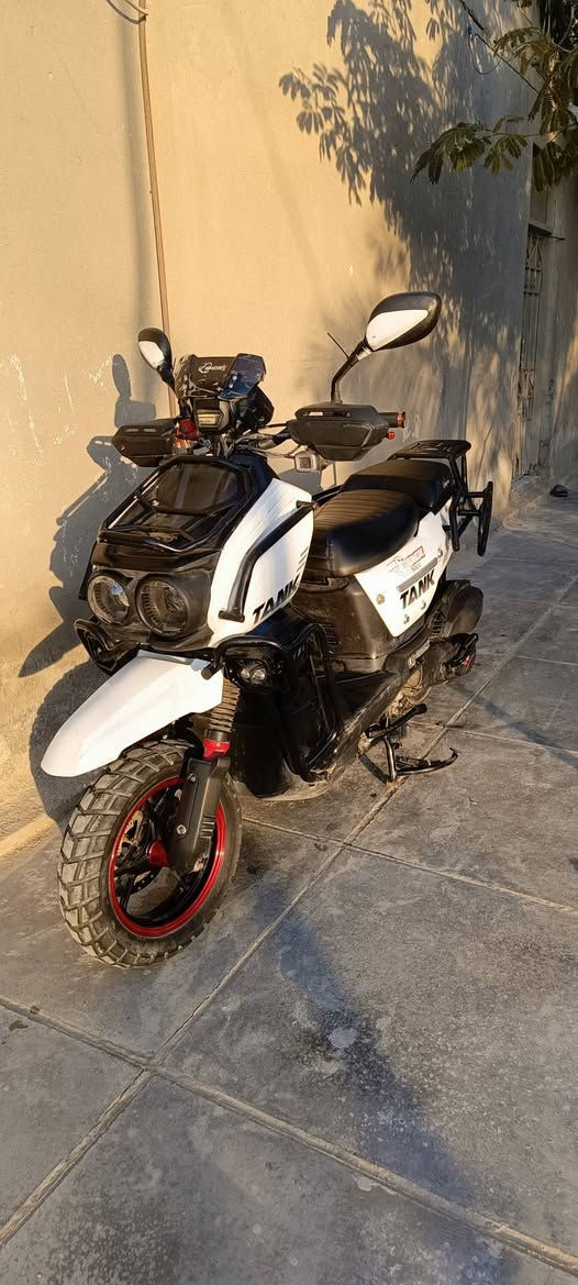 ياالله اللهم صل على محمد وال محمد 
دراجة أباتشي للبيع موديل 2025ماشية12الف و700كيلو متر تفاصيل الاتصال بالرقم أو واتساب***********
