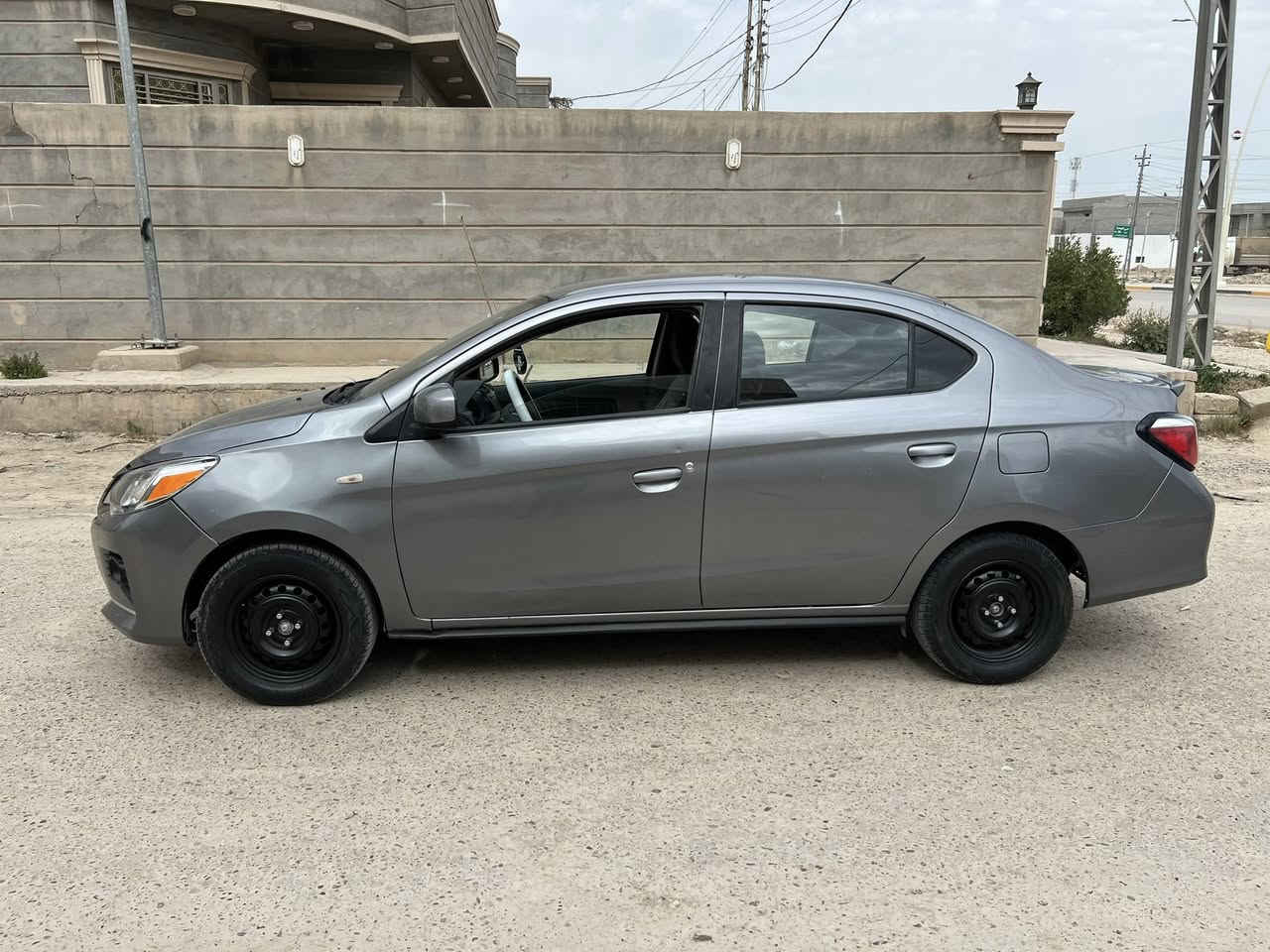 السلام عليكم 
للبيع ميسيبوشي ميراج موديل 2022 
بيه اربع قطع شرط بدون تكم وقماره 
مكينه 3 سلندر شرط لاتنقيص ولاتبخير 
تخم تاير +صدر امامي + خلفي  + تبريد + تدفئه 
كهربائيات كلها شغالة جاهزة كل شيء مابيه  أي نقص  
صور الضرر مرفق مع المنشور  
السياره رقم بغداد الدولي هزه جديده 
سنويه جديده يعني شرط التحويل
السعر 83 وبيه مجال للشراي 
الاستفسار ***********
