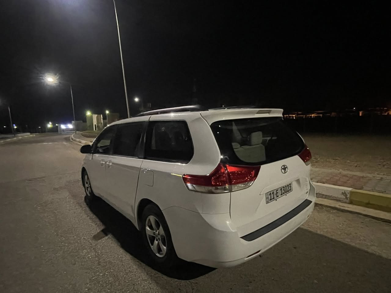 السلام عليكم
تويوتا سينا ٢٠١١ 

موصفات 

تحكم ستير 

تحكم سرعه 

تحكم كشن 

بلوجكتر 

تخم تاير + دسك جديد 

رقم انكليزي سنويه جديده تحويل مباشر 

حادثها جاملغ وبندي سونار مرفق مع الصور 

السعر ١٥٠ وبيها مجال بسيط 

للاستفسار اتصل *********** معرض سالم 

*********** صاحب السياره
