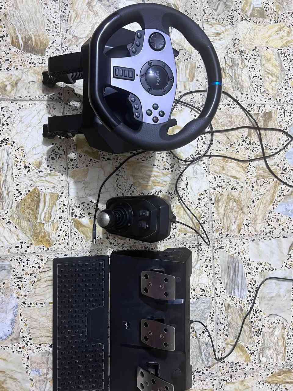 اسلام عليكم
دركسون V9 كامل للبيع

يشغل أكس بوكس سيريس S و و PC و بليستيشن 4/3

ستيرن

كير 6 نمر

دواسات

والكرتون ويا

يتحول من 900 درجه ألى 270 درجه

الرقم ***********

السعر 80 ألف وبي مجال بسيط

العنوان صلاح الدين تكريت و موجود توصيل محافظات
