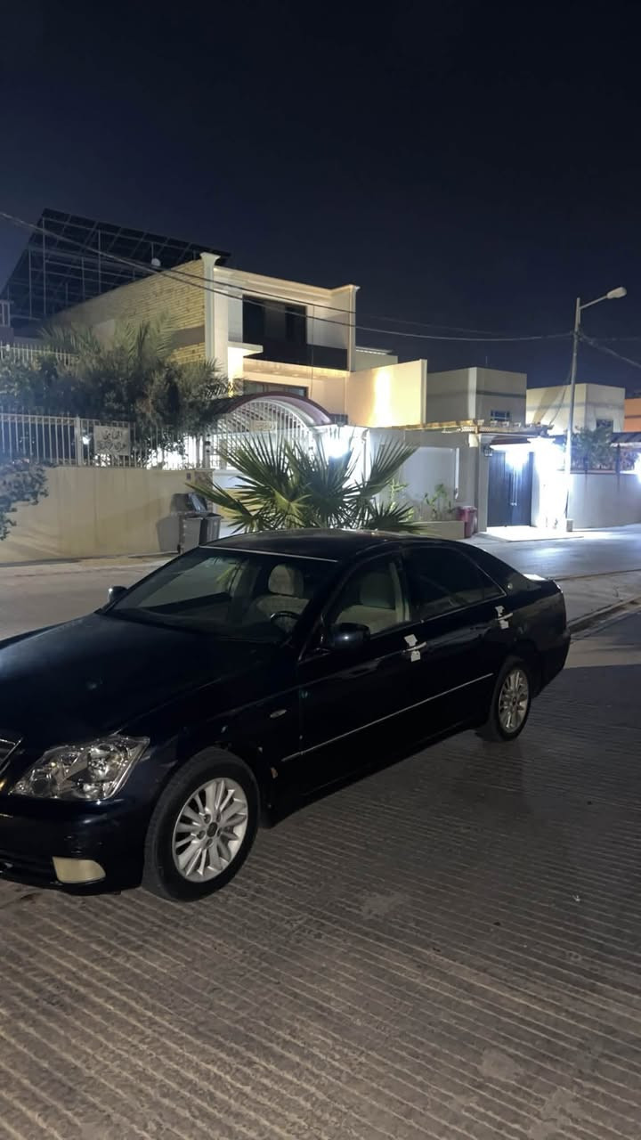 السلام عليكم شاهينه أدوات أدوات متوئمه ارقام وسنويه جنوبي للبيع او المراوس شاصي 80 مكينه ٢٥٠٠ اقتصادي المرغوب دكمتين كصه جنطه السياره كلشي ماعايزه حداديه تخم تاير بديها حلوه بيها التكم شويه جارده بس موكلش هواي بحيث بليل ميبين مكاني نجف للأستفسار *********** 
السعر ٣٣ وبيها مجال بسيط
