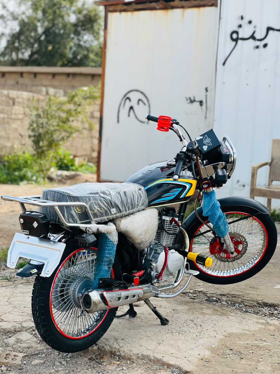 السلام عليكم للبيع دراجه تايكر موديل 2025 باب اول سونك محرك شرط دراجه بلاديه لون اسود دراجه عل وضع 
لشركه تايرات وياله جدد بل جيس لايت 
عالي ناصي زنون دراجه حالت لوكاله صلنصه كاتم بلاديه مكاني تكريت فلكه الفرسان اتصل وعيوني الك *********** متواجد نت أو اتصال
