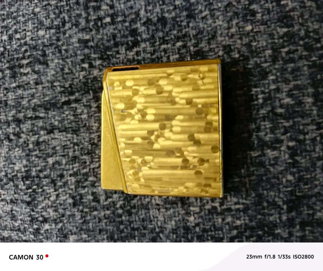 🔥 قدّاحة ORIENT يابانية أصلية – مطلية ذهب 22K 🔥
قدّاحة فاخرة من شركة ORIENT اليابانية
تصميم كلاسيكي راقٍ مع شعار أورينت الأصلي (الأسدين مع التاج)
المواصفات:
🇯🇵 صناعة يابانية أصلية
✨ مطلية ذهب عيار 22K
🔥 تعمل على الغاز – قابلة لإعادة التعبئة
⚖️ وزن ثقيل وجودة عالية
🕰️ قطعة قديمة (Vintage) مناسبة للهدايا أو الهواة
الحالة: نظيفة وتعمل بكفاءة
💰 السعر: 50,000 دينار عراقي
📍 المكان: … بغداد يتوفر توصيل لكل العراق
📞 للتواصل: … تعليقات او خاص 
✳️ قطعة راقية ونادرة نسبياً – فرصة حقيقية لهواة المقتنيات


**إذا كنت صاحب هذا الإعلان وتريد حذفه لأي سبب، رجاءا أرسل رسالة إلى الدعم الفني**