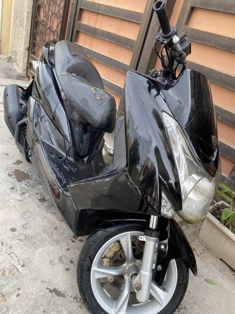 السلام عليكم دراجه ماجسته S حديث ٢٠١٧ كامله بدون اي نقص الدراجه نكره سلف بكل وكت دراجه مكينه وكهربائيات وكلشي بيهه مكفول ستيرن رياضي والباقي كلهه بلاديه تايرات جدد ستاند حساس كامله على آخر حبه 
السعر 950 الف وبيهه مجال بسيط اي استفسار *********** مكاني ب الحريه يم مركز الشرطه
