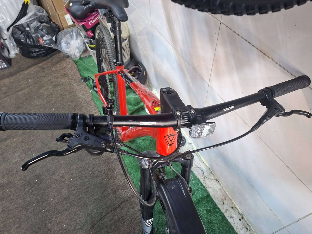 دراجة حجم 27.5
براند JAVA ديزاين إيطالي 
لون حلو 
دراجه  اورجينال 
12گير گروب سيت كامل شيمانو deore m6100
بريكات دهن عيملاق شيمانو tektro m275
بي دبل قفل فتح ستيرن تحكم
اطارات cst
قياس فريم m
وزن ريشه 
واتساب ***********
عنوان اربيل سوق باسكيلات مقابل گراج سلام 
متوفر توصيل كافه لكل محافظات عيراق 
بنسبة سعر بلاش 390 الف فقط 
👆👆👆👆👆👆👆👆👆
