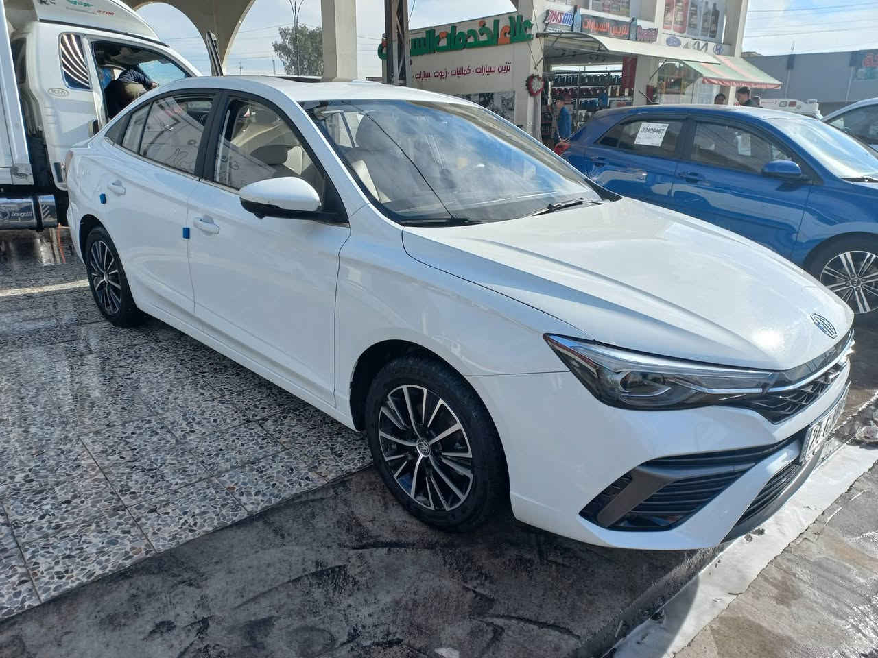 سيارة MG5  موديل 2025 فول مواصفات للبيع نوع ( Luxury ) ، ماشية ١٩٥٠٠ كم بضمان الشركة ، رقم دهوك . بيها شبر صبغ بالبوند .
المكان : الموصل .
*********** .
