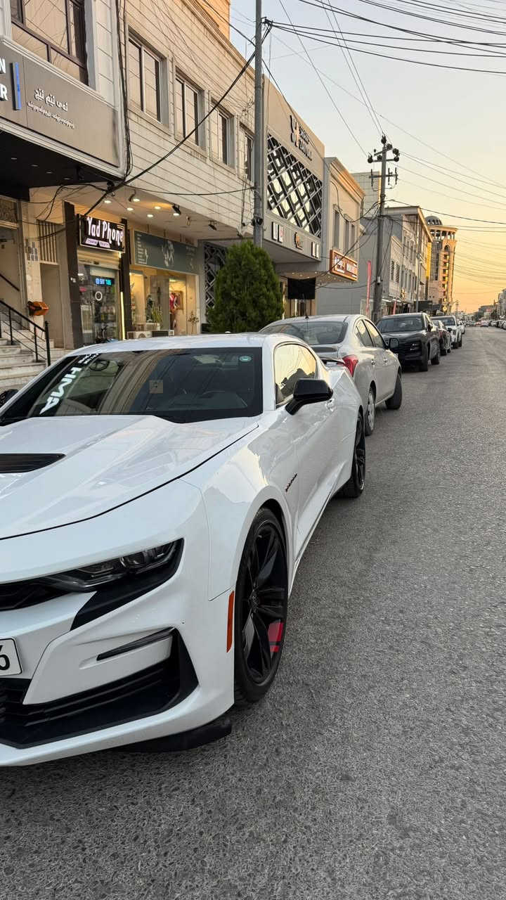 كومارو 2SS 
فول فول 
موديل 2022, ماشيه قليل 31,000 كم 
محركً6.2
بدون دواخل ، حادث خفيف 
قطعتين صبغ  سعرالسياره 200 ورقه
للتواصل خاص او وتساب ***********
