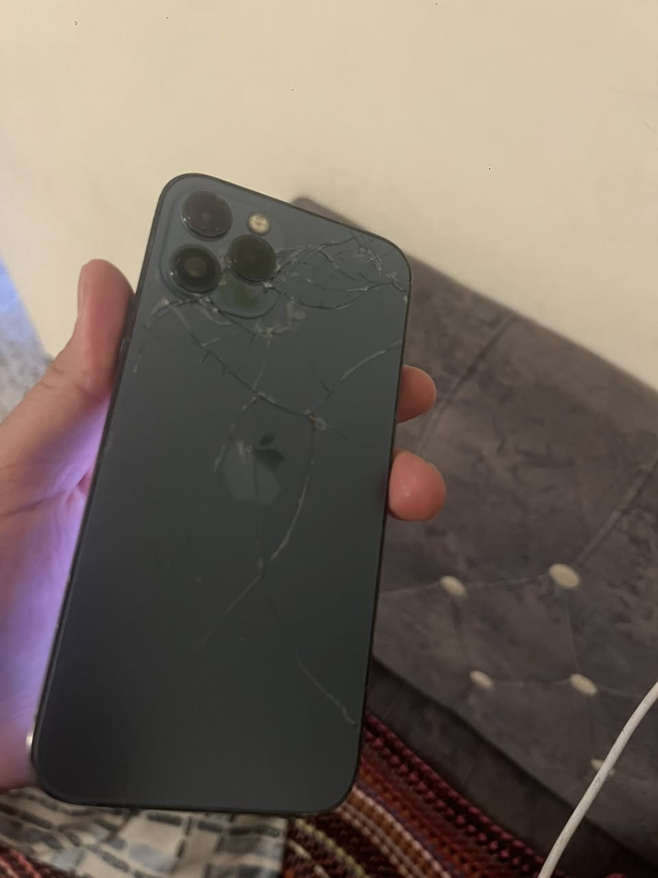 نطيحه 12 برو حجم الصغير برو
ذاكره 128 بطاريه 75 
مبدل شاشه جديده لا تشمر ولا تعلك 
فيس ايدي شغال كامره سلفي شغاله الخلفيه واكفه 
كلشي بيه يشتغل وكامل مال استخدام وتمشي بيه حالك سعره بفلس ونص وقفل 185 قفل قفل 180 لا تجي مابيع 
هسه يخابرني يكلي شكد بيه مجال 
الضهر كدامك اذا تريد ابدلا اللك 
بغداد الدوره 
***********
