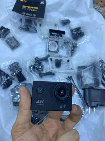 السلام  عليكم للبيع كامرة
سبورت  غير مستعمله 
وآي فآي (wi fi ) 
ضد الماء (للغوص او السباحه )
فول ULTRA HD  بدقة 1080P  
وبجودة فيديو 4K حقيقي
 بيها أنماط متعدده من الاعدادات 
نمط السبورت ونمط السياره وغيرها
السعر ( 100 الف )وبيها مجال بسيط
للتواصل على هذا الرقم 
***********
