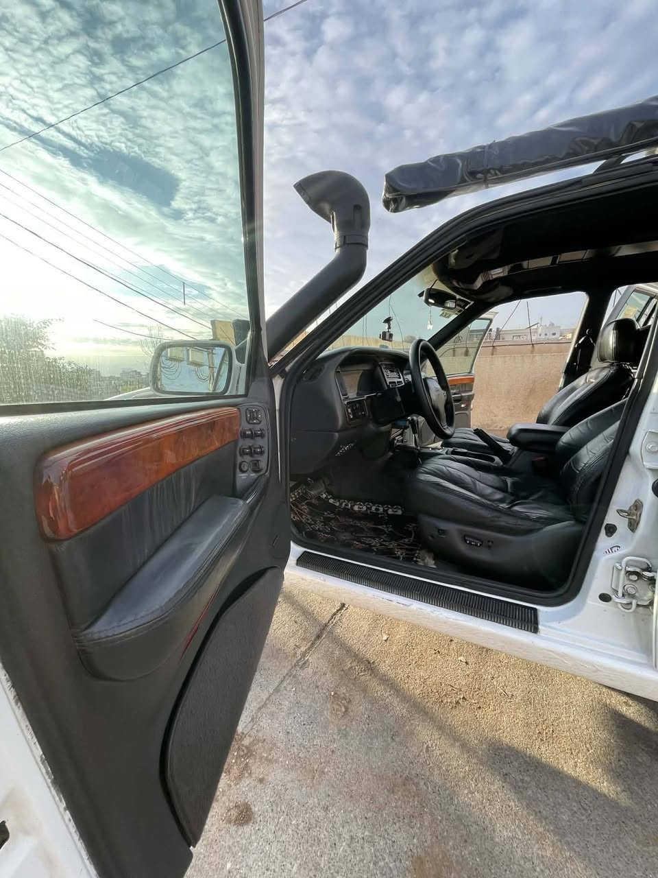 جيب كراند
موديل 96 
محرك V8 فول مواصفات 
سياره احله من صوره
سعر 82 بيهه مجال 
بدون نقص مكان سليماني 
***********
***********
