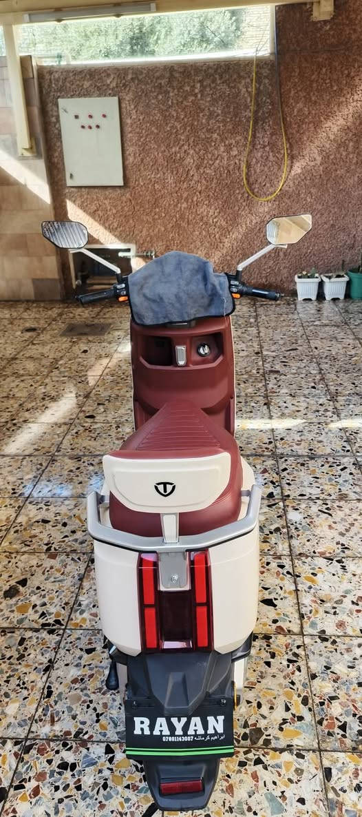 السلام عليكم
دراجة شحن ريان وحش الكون معروفة 
6 بطاريات سرعة 80-85 
نظام P و نظام الرجوع للخلف R 
الدراجة نظيفة على استخدامي الشخصي شرط البطاريات بحالة ممتازة تاخذها انطيك ضمان بيها تمشيك من 50-70 كيلو بالشحنة الوحدة 
الدراجة مبدل بيها المواد الاستهلاكية مثل الدسكات الامامية و الخلفية و التاير الخلفي الجوزة إلي بطن الصندوق جوزة القطع الدراجة كاملة مكملة 
مكاني بغداد مدينة الصدر الحبيبية سعرها 900 ألف 
راسلني واتساب فقط رسائل ليس اتصال 
 ***********
