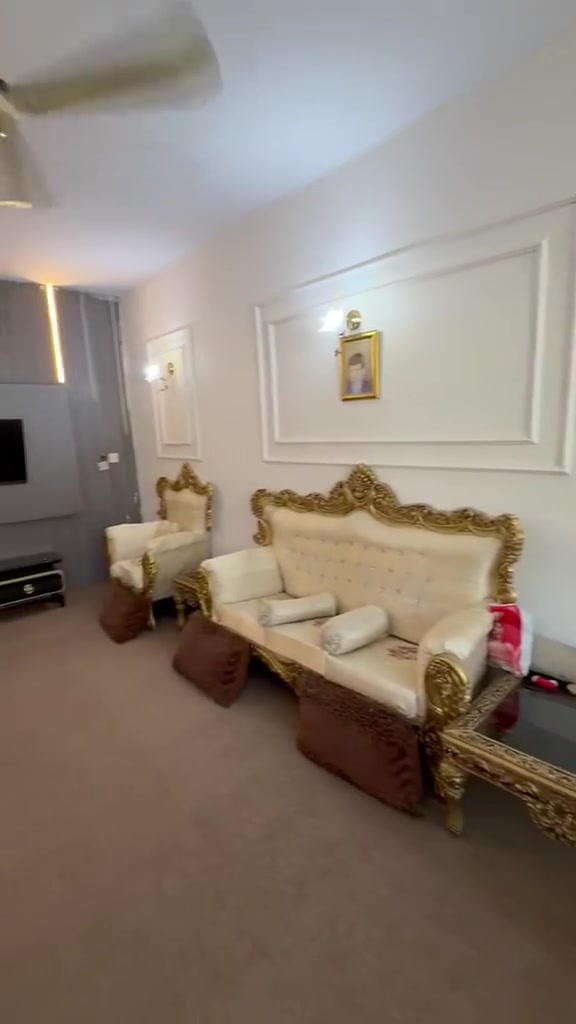 السہ‿لًٱ۾ عَلْيّہ‿كَ۾
� بيت للبيع – الزعفرانية / منطقة آل الشيشان

📐 المساحة: 100 متر

✨ مواصفات البيت:

 • 3 غرف نوم
 • استقبال
 • صالة
 • مطبخ
 • غرفة واحدة في الطابق الأرضي
 • غرفتان في الطابق الثاني
 • حمام في الطابق الأرضي
 • حمام في الطابق الثاني

البيت جاهز للخير بس تجيب غراضك وتسكن 

📍 الموقع: الزعفرانية – منطقة آل الشيشان، قرب حسينية الإمام المهدي (ع) قريب على الشارع العام 

📞 للاستفسار والمعاينة:
***********
