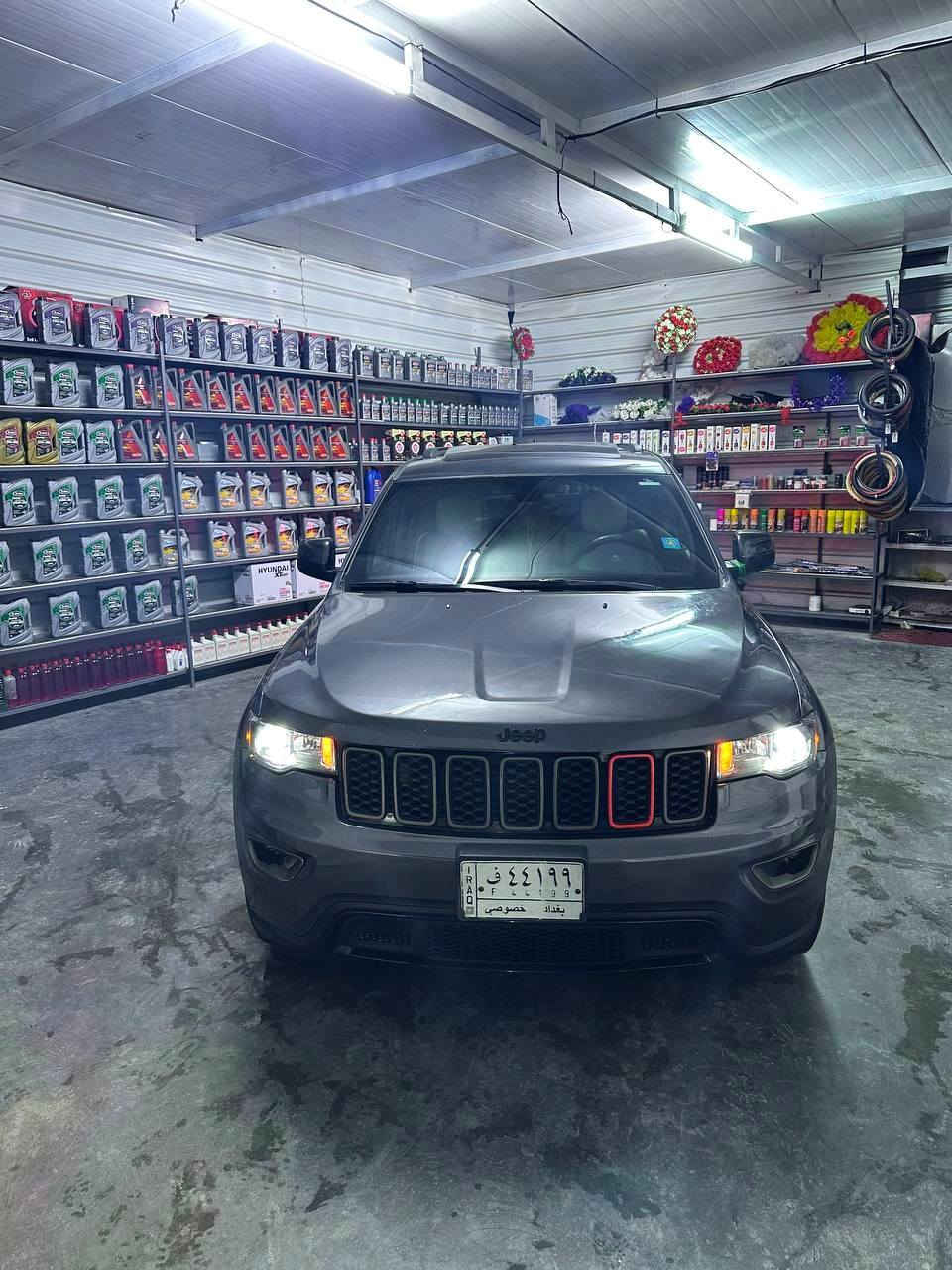 جيب كراند شيروكي العلامة الذهبية.
✅الموديل :2016 . (أمريكي )
✅المحرك : . V6. 3.6L . 
✅داخل اسود رقم بغداد بأسمي تحويل مباشر  
✅ماشية : 93 الف mi 

✅السيارة بنيد سرقة  + جاملغ الصدر صبغ وشويه من الباب الصدر  شبر او اقل  توحيد لون مع الجاملغ بدون ايرباك 
المواصفات :
✅بصمة ودخول ذكي وترحيب 
✅فتحة سقف سلايت 
✅ثلاثة أنظمة قيادة 
✅نظام ايكو 
✅ويل قياس 20 انج .
✅كير شفتر بالستيرن . 
✅كاميرا خلفية. 
✅شاشة كبيرة 10.1 أنج
✅المصابيح الأمامية زنون .
✅كشافات الضباب زنون . 
✅تشغيل عن بعد .
✅الصندوق الخلفيي كهربائي .
✅مقعد السائق كهربائي .
✅المقاعد الأمامية تدفئة .
✅حساسات خلفية . 
✅بلوتوث تلفون . 
✅محدد سرعة . 
✅نظام التشغيل والإطفاء الاوتوماتيكي .
✅المكان / بابل .
✅للتواصل : 
*********** 
***********
