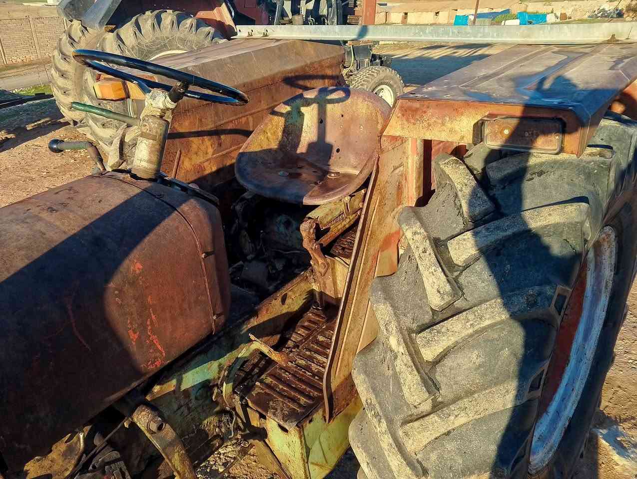 السلام عليكم
عنتر 71 بدون (شرط . محرك.گير . اكسن. هيدروليك)
للاستفسار التواصل على الرقم ***********
