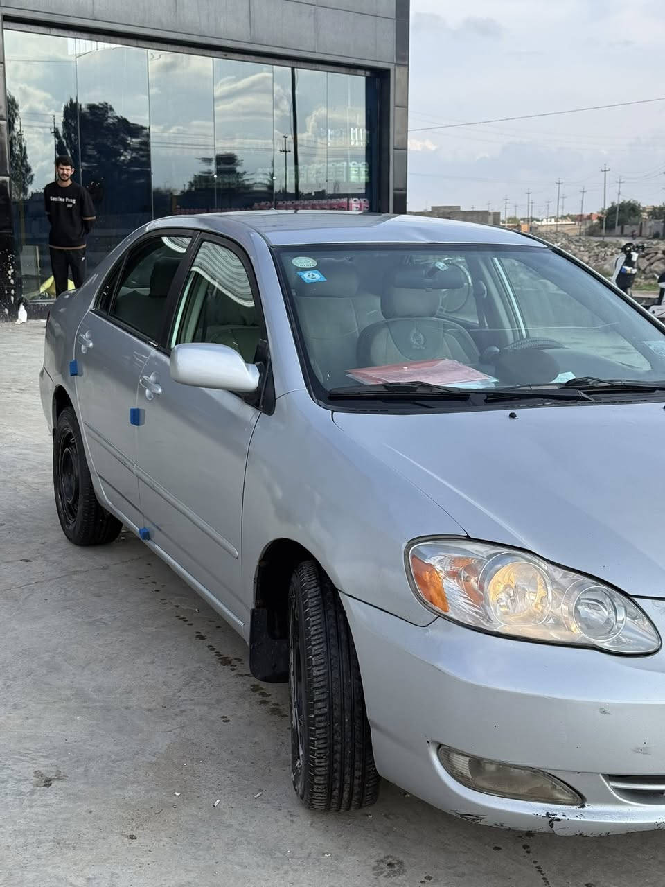 السلام عليكم 

كورلا نحله 
موديل 2005 
للبيع فقط 
سياره مصبوغه عام (جماليه) 
سياره جاهزه اي نقص مابيها 
سعر 85 وبيها مجال 
مكان سياره /بيجي 

***********
