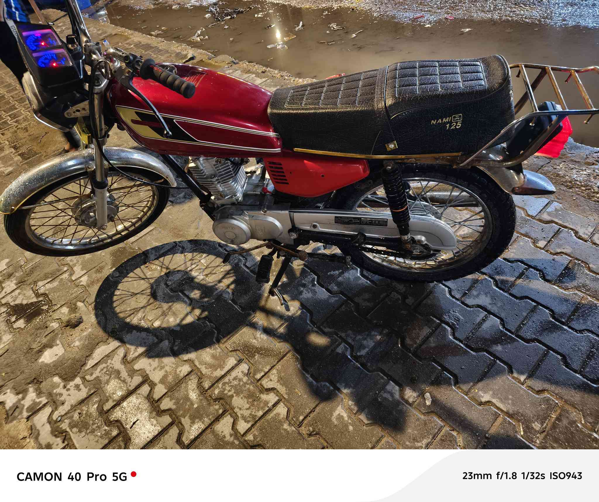 سلام عليكم ايراني ادوات مكفوله من السرقة محرك رابيدو دراجه معدل وشلعه كامله مكمله عينه لايت بكلايت كشن جديد دبلات خلفي أمامي دراجه ما عوزه شي سعره 400 وانا بخدمت الشراي مكاني بصره مركز رقم ***********
