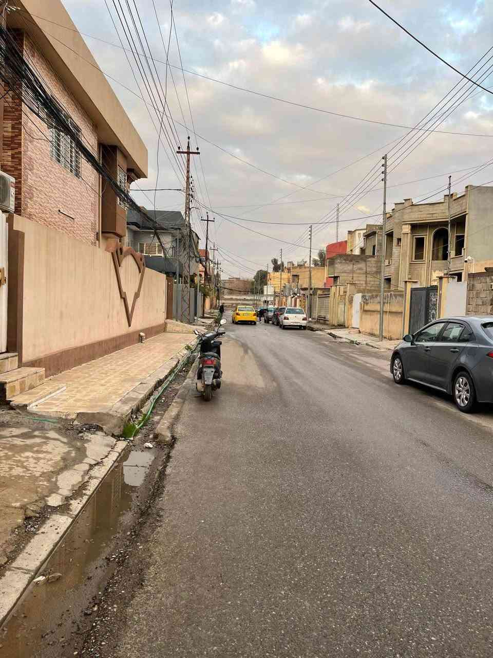 دار للبيع 🏠 

الموقع 📍 حي الصديق الثانية قرب مدرسة المبرة 🏫

صالح للسكن أو للاستثمار 👉 

المساحة 100 متر. ✳️               واجهة 10 ❇️

اتجاة الدار شروق تام 🌞.       شارع تبليط بعرض 12 🛣️ 

طابق واحد / 

غرفة نوم/ هول/استقبال/ مطبخ/ صحيات/كراج/بيتونة ✔️ 

للاستفسار اكثر عن العقار الاتصال على الارقام التالية 👇 

***********📱

***********📱

السماك لتجارة العقارات 👉 عنوان المكتب 📌 حي الصديق بعد مرطبات البحرين سائدين الصديق الرئيسية مقابل مدرسة تبارك الاهلية 👍
