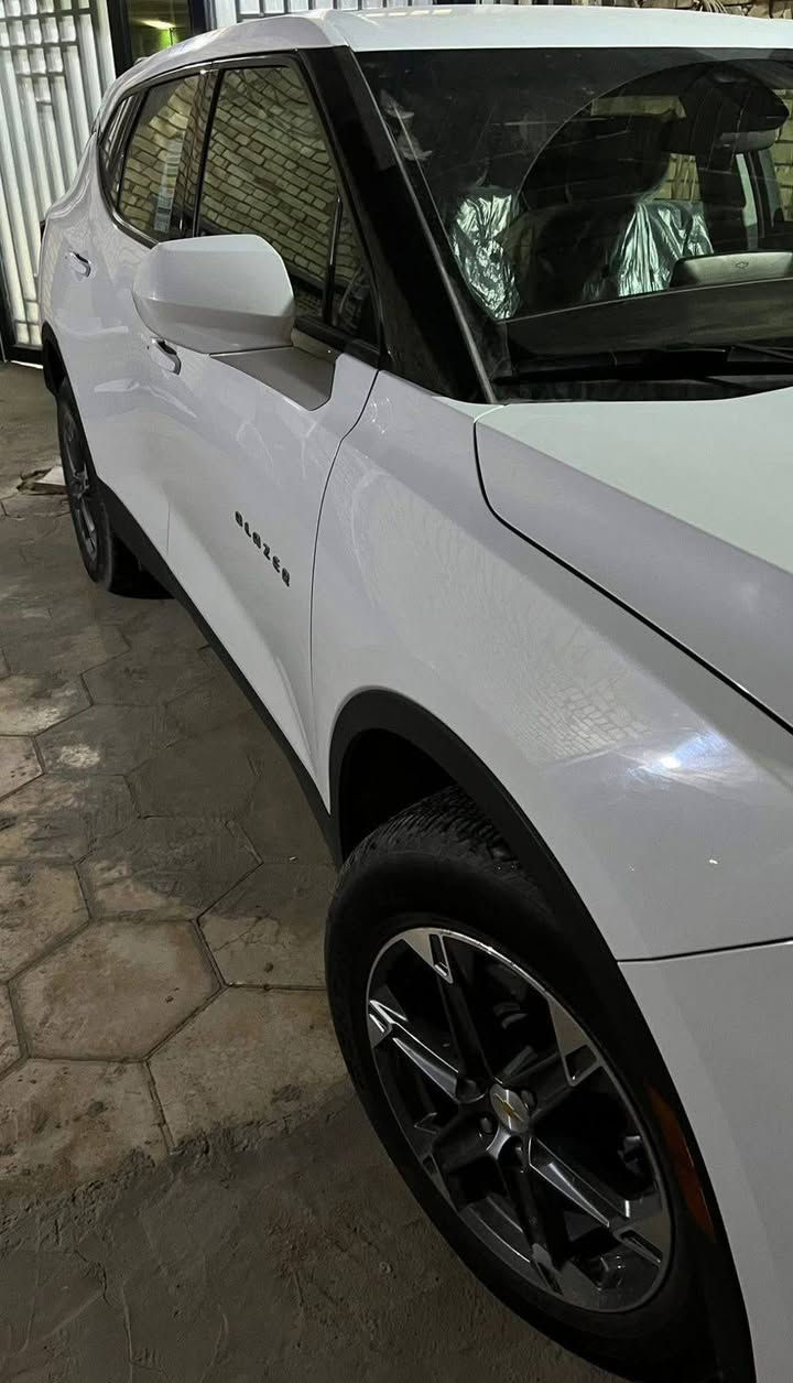 🚘 Chevrolet Blazer 2LT للبيع
🔹 موديل 2023
🔹 محرك 2.0 تيربو / 4 سلندر
🔹 ماشية 15 ألف مايل
🔹 فور ويل درايف (4WD)
🔹 رقم أربيل وكالة
🔹 وكالة باسم المالك

✅ السيارة كفالة
✅ ضربتها فقط الي بالصورة

📍 الموقع: كربلاء — البوبيات قريب على مركز المدينة

💰 السعر: 185 بيها مجال بسيط

🔖 رقم الشاصي: 3GNKBHR44PS203247

للاستفسار التواصل خاص 📩


**إذا كنت صاحب هذا الإعلان وتريد حذفه لأي سبب، رجاءا أرسل رسالة إلى الدعم الفني**