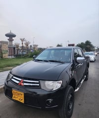 السلام وعليكم ورحمة الله وبركاته ميتسوبيشي l 200  بانزين 4×4 فور ويل  ...