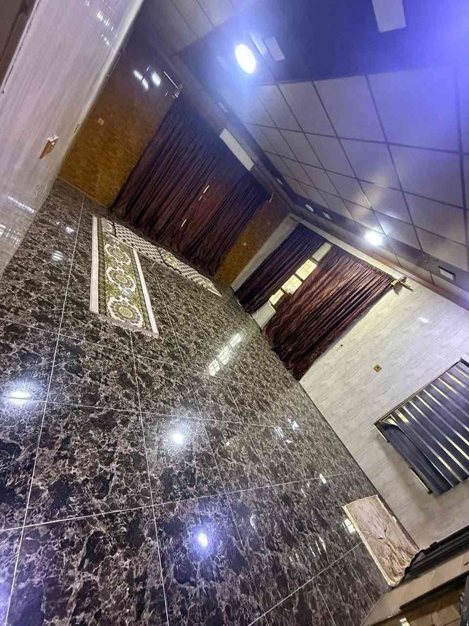 #دار #للبيع طابق واحد المساحة (400) متر 
♦️طابو صرف 
♦️واجهة (20☆20)  
   شارع عريض موقع مميز 

♦️المحتويات: 
  (غرفتين نوم هول استقبال مطبخ صحيات داخلية وخارجية كراج وحديقة ) 

♦️عنوان الدار : القادسية الاولى مقابل مجمع مالك خلف التجاري  

♦️للاستفسار الاتصال :*********** متوفر واتساب 

♦️او زيارة مكتب اراز للعقار 
  القادسية الثانية سايدين المرور القديم مجاور حلويات كولدن سويت
