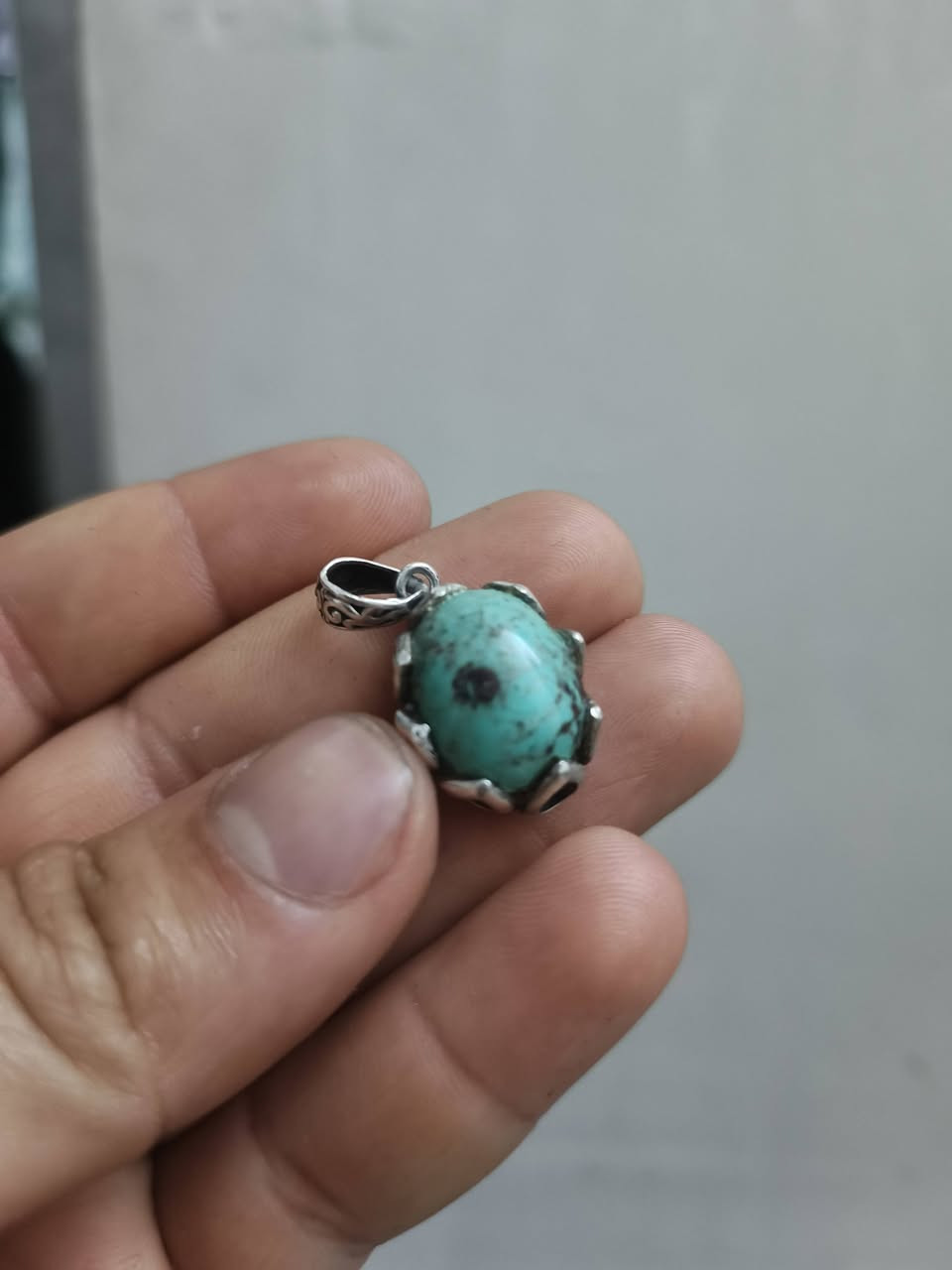 سلام وعليكم حجره فيروز فضه اصلي قديمه كلش قيم واخذ ***********
