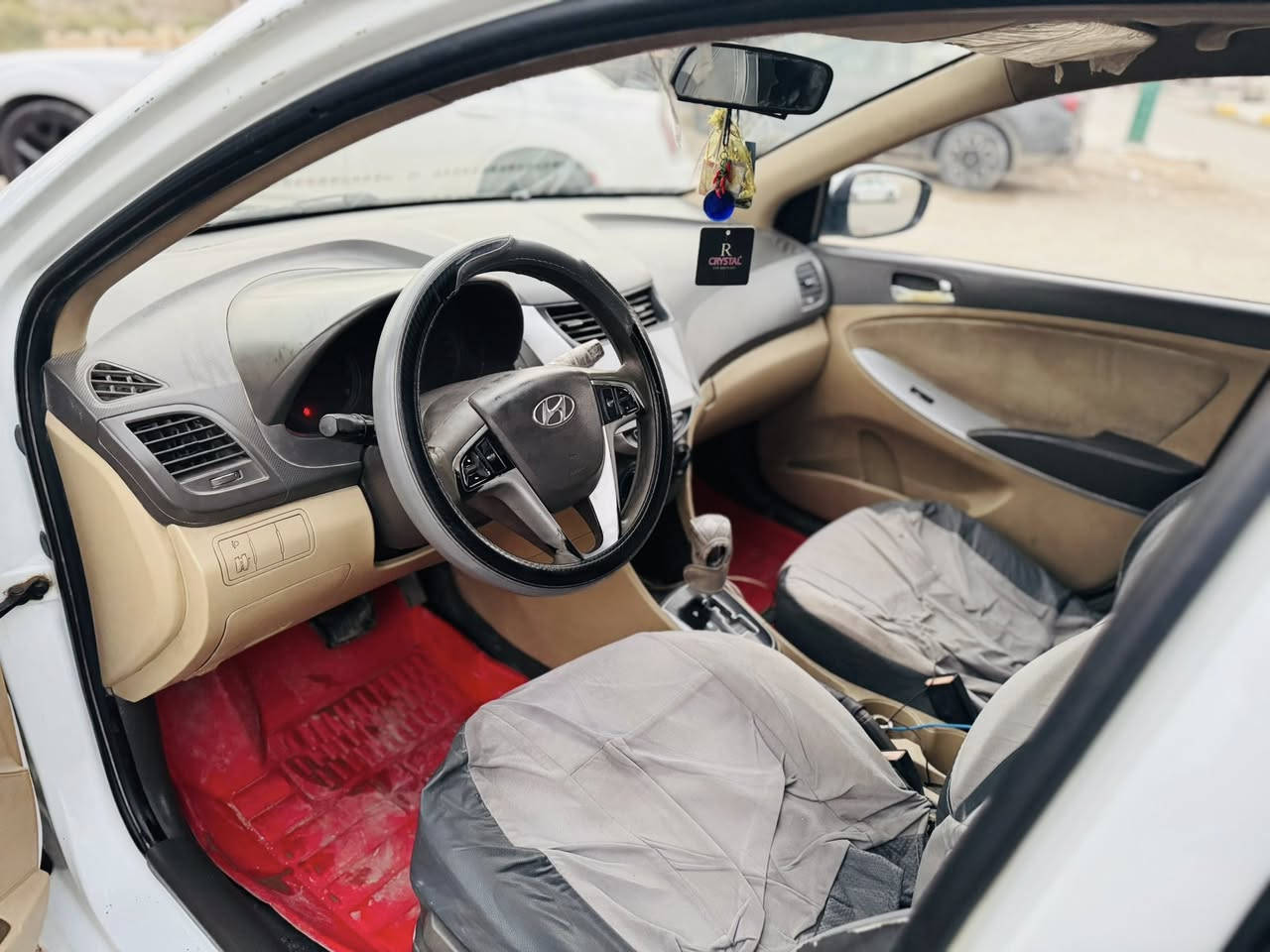 السلام عليكم هونداي اكسنت 2014 مكفوله كفاله عامه من كل شي كير مكينه 
حداديه تبريد محرك 1400 دكشن عالي تخم تاير كله شرط السياره جديده جديده بمعنى الكلمه رقم مثنئ الدولي باسمي سنويه ل30 المكان السماوه المركز 
للاستفسار:***********
السعر 88 وبيهه مجال
