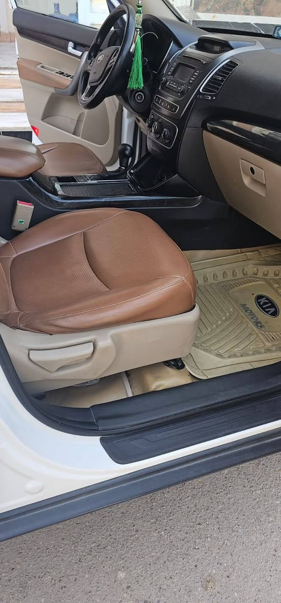 كيا سورنتو ٢٠١٤ ابيض عماني فوريل ٦سلندر ٧راكب ٣قطع تبريد
للاستفسار الاتصال على الرقم ***********
