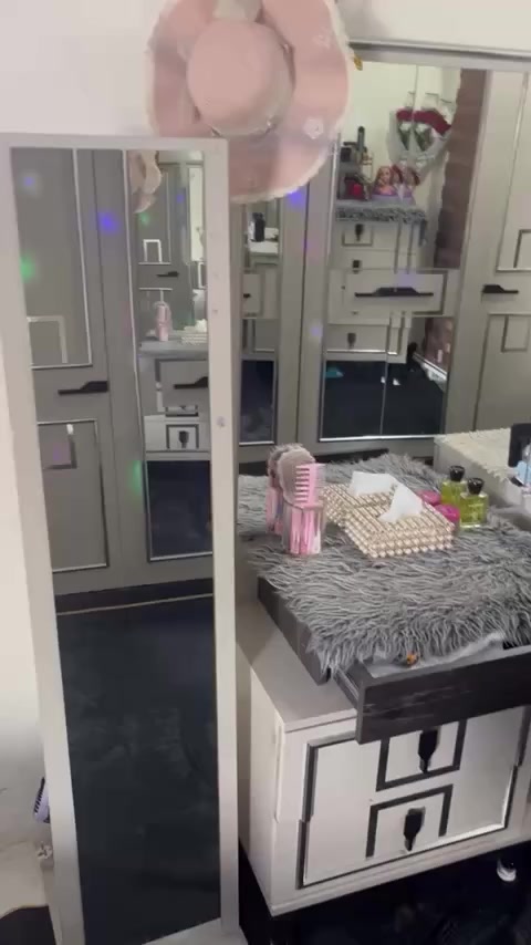 غرفه البيع ١٠ قطع بيها اضرار بسيطه استبدلت المخزن مال جربايه بصوميه وفطر بجامه بسيط أثناء الشد


**إذا كنت صاحب هذا الإعلان وتريد حذفه لأي سبب، رجاءا أرسل رسالة إلى الدعم الفني**