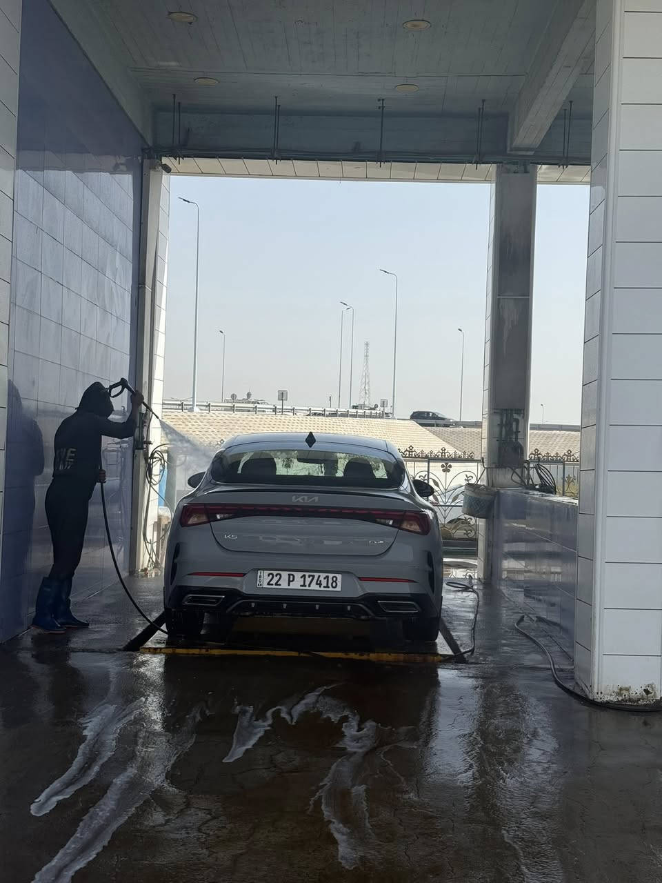 السلام عليكم اصدقائي ، كيا K5 gt line 1.6T موديل 2023 ماشية 60،000KM وقابل للزيادة ، السيارة فول 1/1 داخل احمر تدفئة كشن بانوراما رادار الى اخره ..... السيارة حادثهه 3 قطع فقط لاغير بنيد وجاملغين مبدل ومصبوغ تصليح درجة اولى ، وحتى اكنن واضح وياكم بيهه تعديل ع كد 3cm بفنجان قاعدة الدعامية حطيته الكم من ضمن الصور ، مايبين بالعين المجردة لكن يطلع بالسونار ، السيارة ادامة روتينيه عليهه عند الورشة الهندسية ، بانزين محسن ودهن اصلي دائماً ، حدادية كاملة ، السيارة مكانهه بصرة 
الرقم *********** 
سونار موجود 
سعر السيارة 173 وبيهه مجال للشراي وانا بخدمتكم
