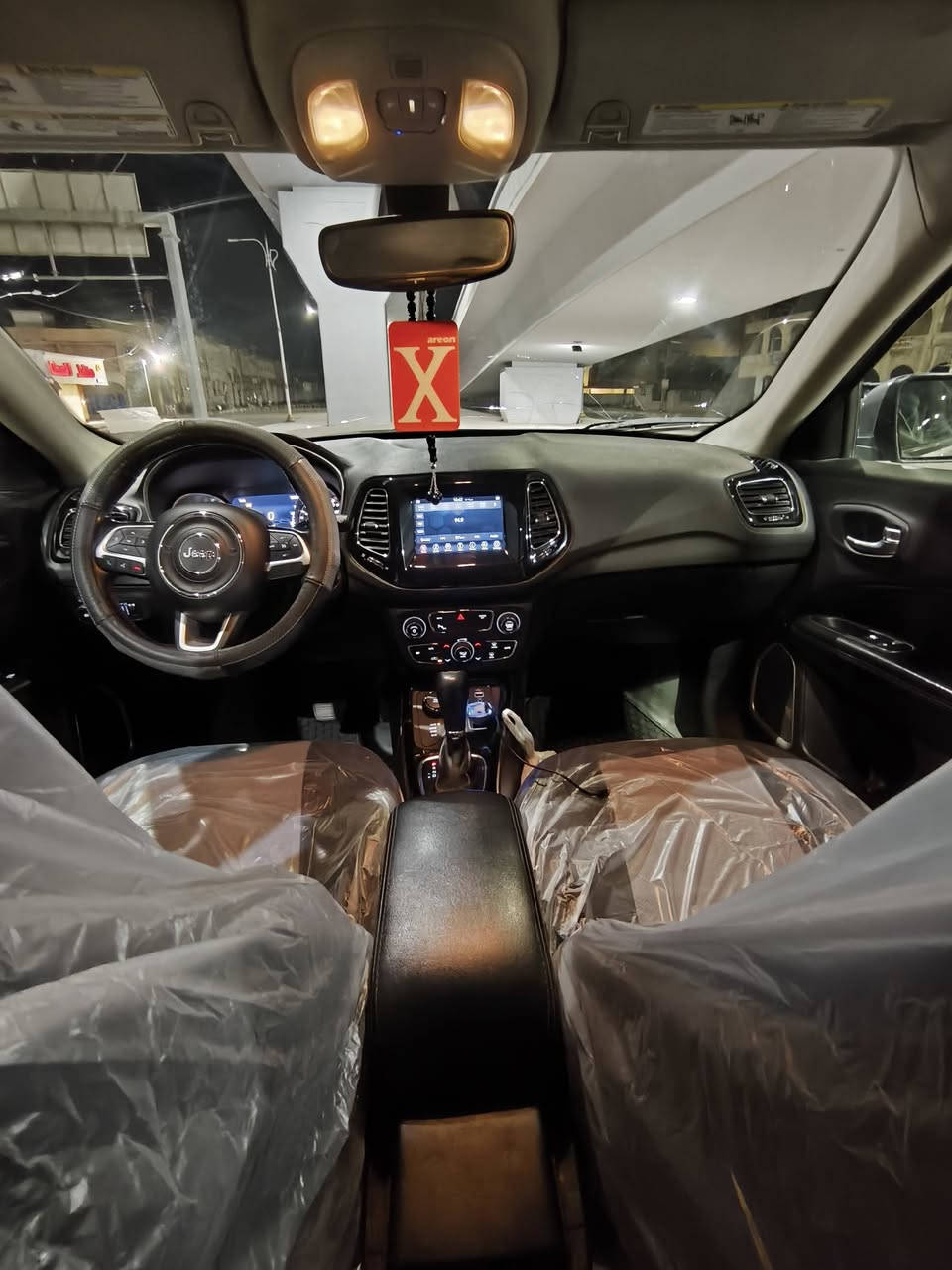 السلام عليكم . جيب كومباس 2019 فول مواصفات محرك 2400 تنفس طبيعي بانزين عادي تمشي ضرار صندوق شويه من جاملغ خلفي سيارة جاهز السعر 130 وبيها مجال شي قليل نقد فقط بدون  اقساط العنوان  صلاح الدين الاستفسار ***********
