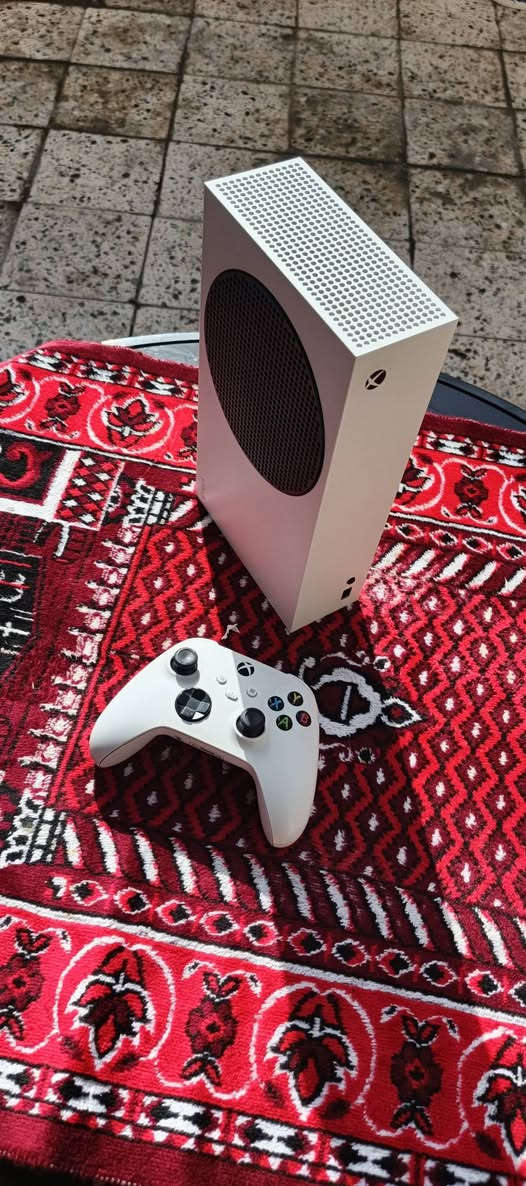 اكس بوكس سيريس اس 512GB مع ملحقاته كامله سريع وكامل ومابي اي خلل او نقص
السعر 300 الف بي مجال بسيط جدا
التنوان الكاظمية شارع اكد
للتواصل ***********
