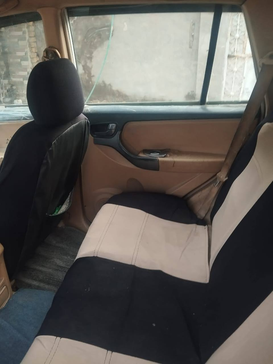 تيكو 13 للبيع 
رقم ذي قار رقم انكليزي سنوية لل 27 
هزتها شهر الخامس تنتهي 
محرك وكير شرط
 البدي مالتها شوف العين لان بي ضربه مصلحه سياره بس تبريد نقص 
مكانها الشطره 
سعرها 38 وبيها مجال كلش بسيط
***********
