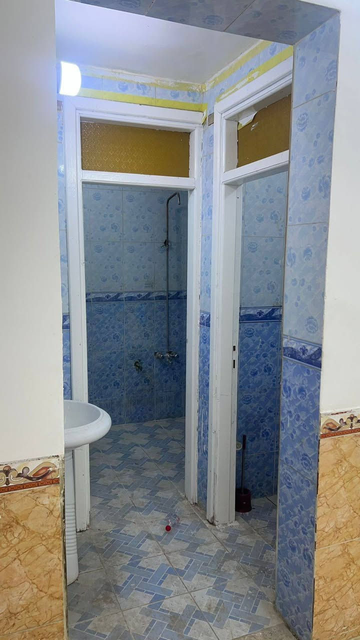 بيت للايجار .
العنوان . عواشه شارع حسين التورنجي قرب مطعم بيت شويطي
كراج سياره + استقبال + صاله + مطبخ + غرفه نوم + صحيات + منور
للاستفسار : يرجى الاتصال على الرقم المذكور
‏‪***********‬‏
