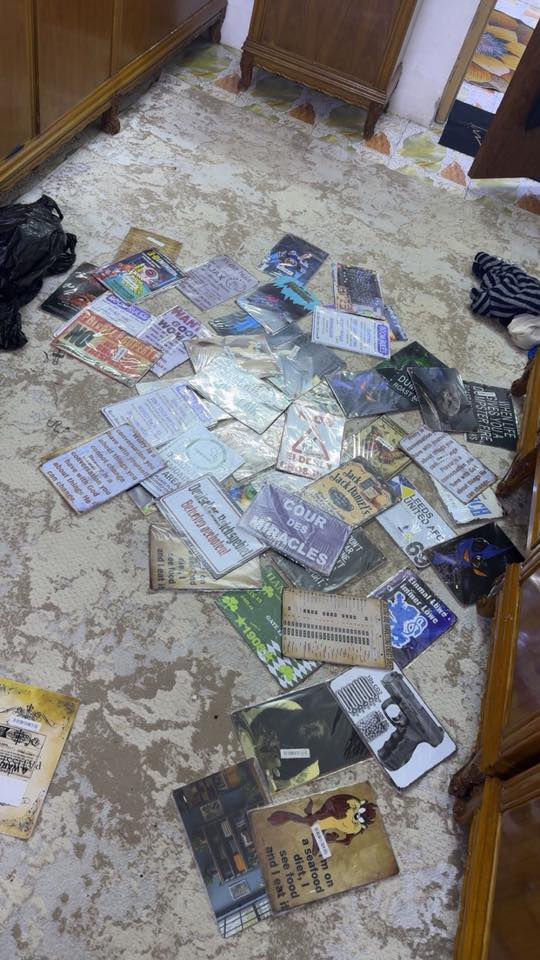 لوحات جداريه للديكور عدد 165 اشكال الوان للبيع شلعه وحده يندكن بالحايط  مثقبات بالزوايات 
عنوان الشعب نهايه الفورتات 
***********
