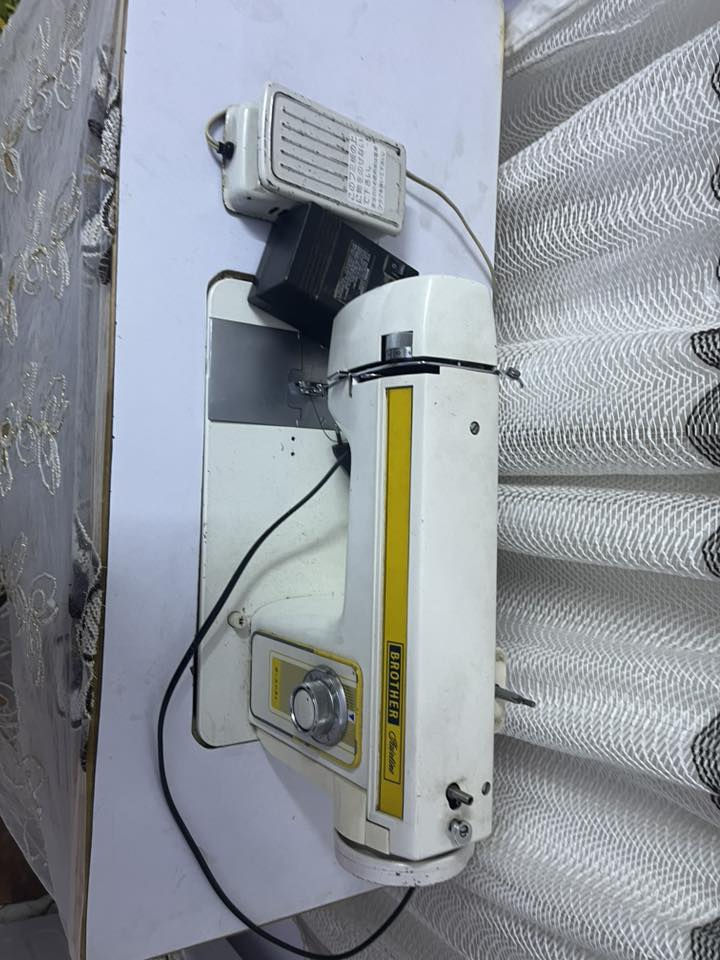 مكينه خياطه براذر باب اول اصلي ياباني شرط الفحص معا الميز كامل سعر 175وبيه مجال
***********
