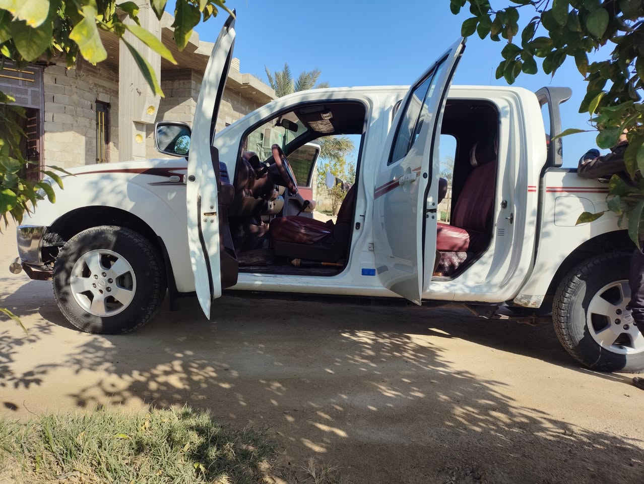 السلام عليكم 
نيسان نيفارا موديل ٢٠١٠ رقم بغداد ٦ كير عادي
محرك مكفول ما مفتوح تخم تاير 
صدر جديد كهربائيات كلها شغاله
تبريد شغال ثلج سياره جديده مكفوله كفاله عامه 
من الصبغ والبارد سياره مال جناي 
ما ناقصه اي شي المكان بغداد اليوسفيه 
للاستفسار ***********
