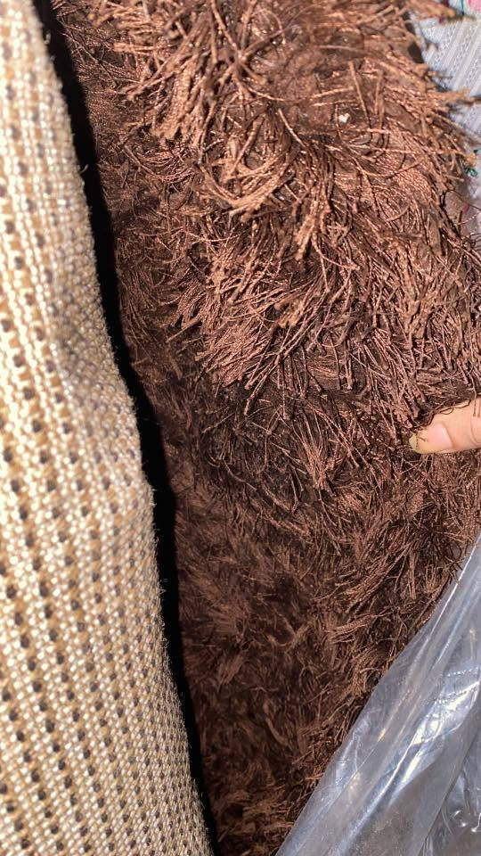 زولية وبردات اثنيهم على 75 الزولية استعمال 3اشهر فقط ومغسولة لوندري اكبر من 2*3 والبردات سويتها 270 للتواص  واتساب ***********
