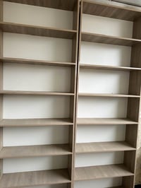 رفوف • نظيفة • استعمال قليل