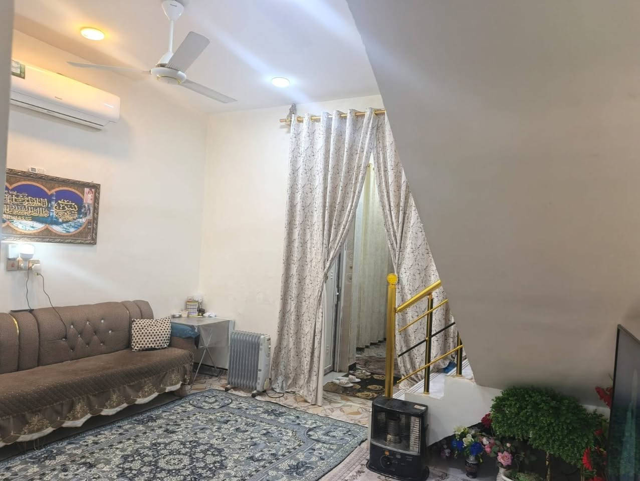 🔹مشتمل طابقين مطلوب اسكان بالخاجية🔹
🔹رقم الاعلان (92)
::::::::::::::::::::::::::::::::::
🔹المنطقة:-8000
🔹نوع العقار:-مشتمل
🔹المساحة:-100م
🔹الوجه:-5م
🔹النزال:-20م
🔹عرض الشارع:- 12م
🔹سنة البناء:-2023
🔹عدد الطوابق:-طابقين
🔹تفاصيل البناء::-
🔹الطابق الاول يتكون من::استقبال وهول ومطبخ وغرف نوم عدد(1)وصحيات
🔹الطابق الثاني يتكون من::غرف نوم عدد (2) وصحيات
🔹أقرب نقطة::-حي الاعلام 
 
👈و لمزيد من التفاصيل يرجى التعليق (((ب تم)))

او الاتصال على الرقم التالي 
***********

👈او زياره مقرنا الكائن في
الخاجية شارع40 مجاور الابتسامه الذهبية
