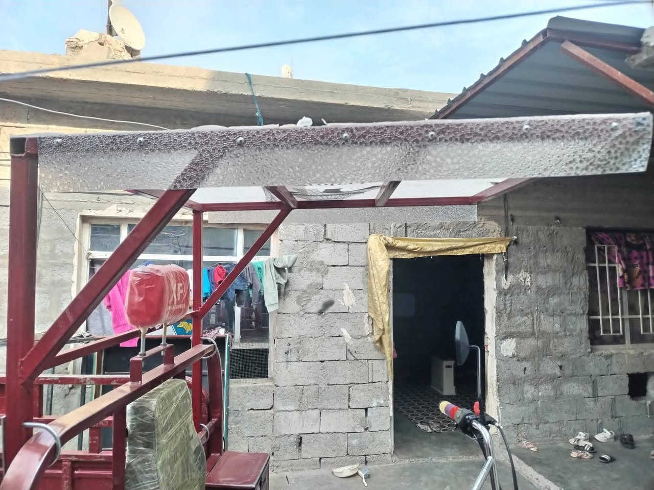 للبيع سقفيه بعده جديده25الف+ سبيرنضيف 20الف+ تايرات جوبلس نظاف زوج 20 الف مكاني طوزخورماتوالشراي يخابرني ***********
