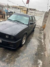 بي أم زعرة للبيع موديل 1990 داخل السيارة كلش نظيف من كل نواحي الخارج ن...