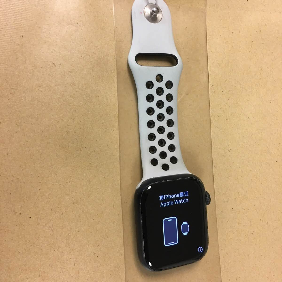 ساعة ⌚️ ابل اصليه
ساعــه ابل استعمال قليل 
بطاريه 99
جيل الثالث
السعر 90 وبيه مجال بسيط
واسط الصويرة 
اتصل 
***********
