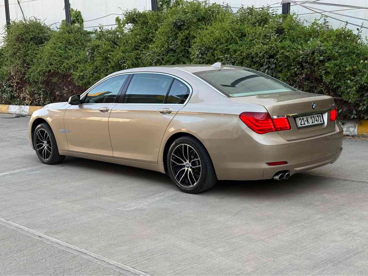كوردی و ــ عربی  ـــbmw حەجم ۷۳٠ لارج دەرگا گەورە مەكینە ٦ بستۆنی نۆزڵ كورت دەعمی بۆ دەعمی بێ بۆیاخ و گۆڕاو یەك ساردی هەیە ۱٦۲ هەزار ڕۆشتوە ٥ پەردەی ناو زەردی شەریكە عروشە مەكینە گێڕ بەشەرت بێ عەیب نەكراوەتەوە سەنەوی تا ۲٠۲۹ تازەیەهەموو گیانی بەشەرت یەك نەقس و پارەكەی ببڕە تەنها لێخوڕینی ئەوێت نرخی ۱۸٥ گەڵا معامەلە ***********_____ بی ام دبلیو حجم ۷۳٠ باب طویل محرك ٦ سلندر نوزل قصیر وكالە عروش سیارە مكفول من صبخ و تبدیل ماشاءاللە جدید بدون نقص سیارە نفس صور ماشی ۱٦۲ الف كیلومتر محرك مامفتوح سنوی حتی ۲٠۲۹ جدید بدون ای نقص سعر ۱۸٥ ورقە مجال ٠۷۷٤٠۸۷٤٠۳۸ السليمانية, العراق
