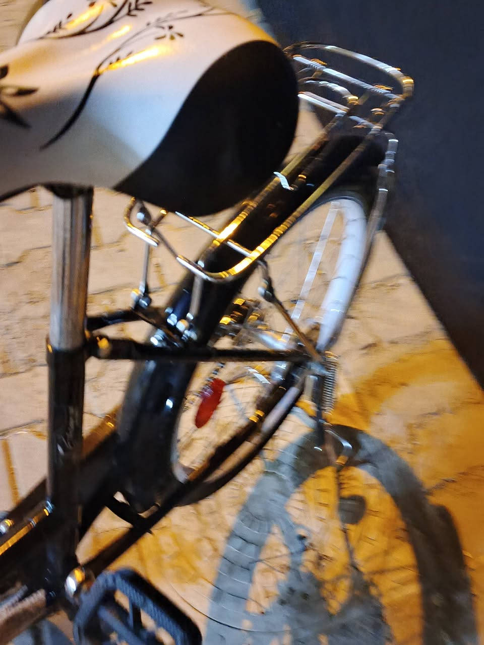 السلام عليكم بايسكل للبيع بطه حجم 20 لون اسود و السعر 75 و بي مجال الاتصال علا هاذا الرقم *********** المكان نجف
